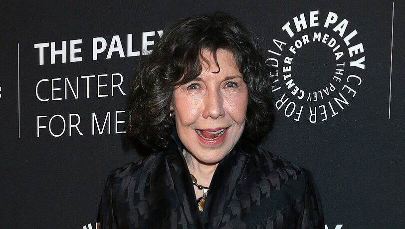 Aus Liebe zu Bäumen ließ sich Schauspielerin Lily Tomlin in Handschellen abführen Aus Liebe zu Bäumen ließ sich Schauspielerin Lily Tomlin in Handschellen abführen