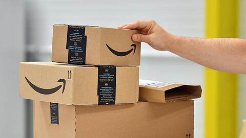 Wissenschaftler der Universität Bamberg hatten ermittelt, dass die Bundesbürger bei Bestellungen im Internet jedes sechste Paket wieder zurückschicken. Rund vier Prozent der Waren - rund 20 Millionen Produkte - landeten anschließend im Müll.