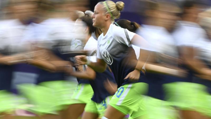 Pia-Sophie Wolter und die Wolfsburgerinnen sind heiß auf den Champions-League-Titel. Pia-Sophie Wolter und die Wolfsburgerinnen sind heiß auf den Champions-League-Titel.