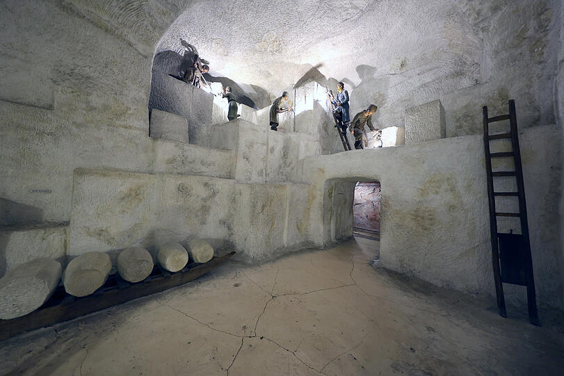 Im Salzbergwerk gammelt es. Alles muss raus.