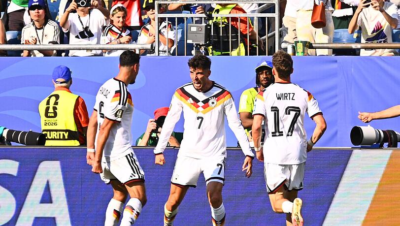 Jubelt &uuml;ber sein 1:1: Kai Havertz (M).