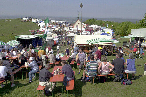 Das Walberla-Fest auf dem Hochplateau der Ehrenbürg ist die urigste Bier-Kärwa Frankens. Ab Freitag lockt es wieder Tausende.