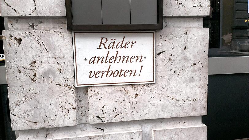Radverbot, elegant umgesetzt am Franziskaner.