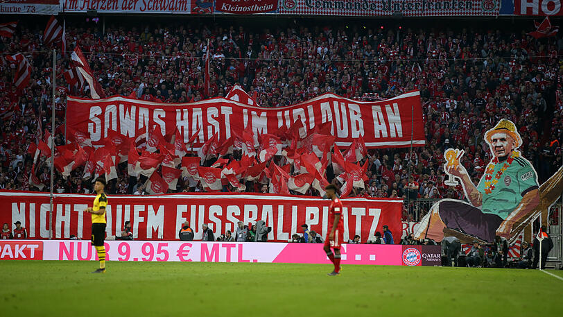 Der Trikot-Protest der Bayern-Anhänger beim Spiel gegen Borussia Dortmund.