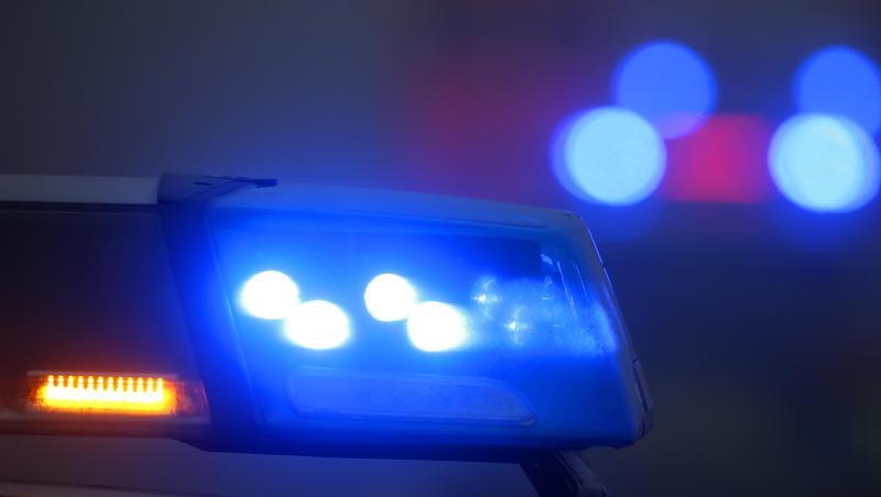 Ein Blaulicht leuchtet auf einem Polizeiauto. Foto: Karl-Josef Hildenbrand/dpa/Archivbild Ein Blaulicht leuchtet auf einem Polizeiauto. Foto: Karl-Josef Hildenbrand/dpa/Archivbild