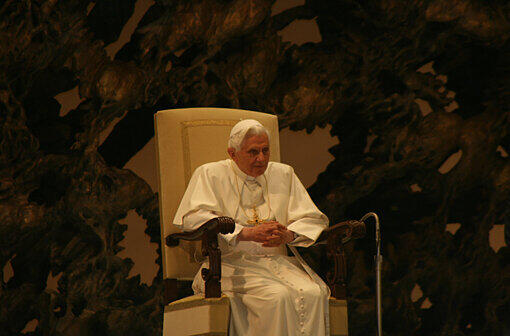 Der Papst vor den Gläubigen aus aller Welt.