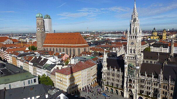 München ist die lebenswerteste Stadt in Deutschland: Die Altstadt mit Rathaus und Frauenkirche von oben.