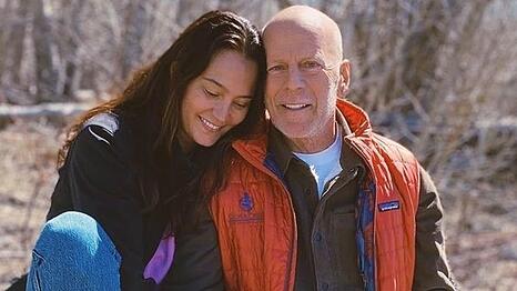 Emma Heming Willis hat ihren demenzkranken Ehemann Bruce Willis in einem eigenen Zuhause  in der Nähe der Familie untergebracht.