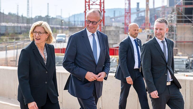 Der Kanzler macht sich im Saarland ein Bild vom Umbau der Stahlindustrie Der Kanzler macht sich im Saarland ein Bild vom Umbau der Stahlindustrie