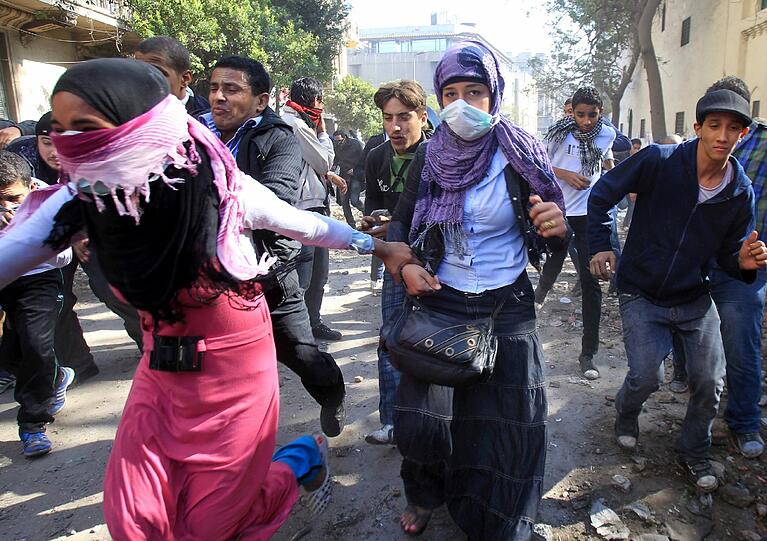 Am dritten Tag der gewalttätigen
Auseinandersetzungen zwischen Demonstranten und Sicherheitskräften in Ägypten ist die Zahl der Toten auf 24 angestiegen.