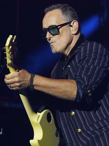 Vivian Campbell von Def Leppard w&auml;hrend eines Auftritts im September 2025.