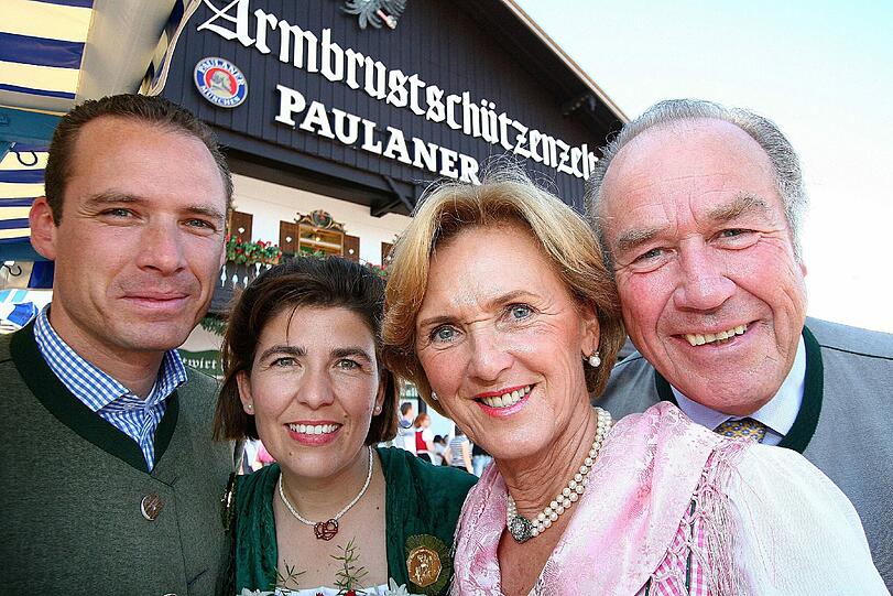 Von rechts: Peter Inselkammer sen., Ehefrau Angela, Schwiegertochter Katharina Kromer und Peter Inselkammer jun.