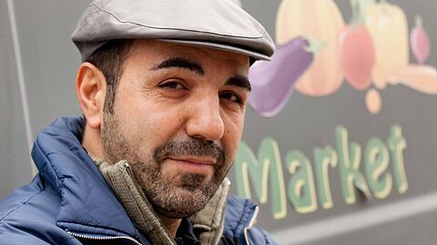 Adnan Maral als Gemüsehändler Erdal in "Kückückskind".