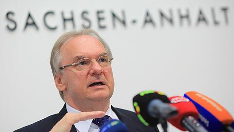 Der Ministerpräsident von Sachsen-Anhalt, Reiner Haseloff, will eine Obergrenze für den Zuzug von Flüchtlingen.