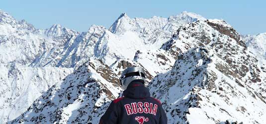 Russischer Urlauber vor dem Panorama der Ötztaler Alpen
