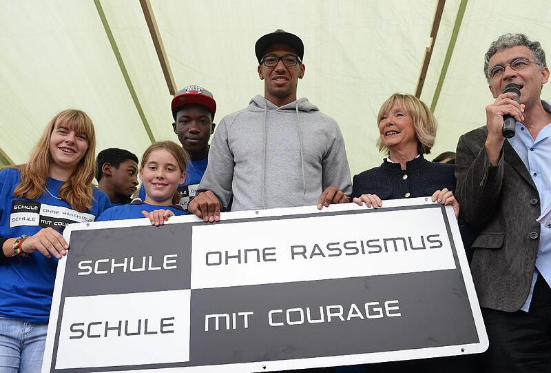 Die Bilder: Bayern-Star Jerôme Boateng besucht Realschule in Fürstenfeldbruck.