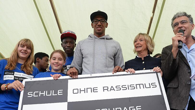 Die Bilder: Bayern-Star Jerôme Boateng besucht Realschule in Fürstenfeldbruck. Die Bilder: Bayern-Star Jerôme Boateng besucht Realschule in Fürstenfeldbruck.