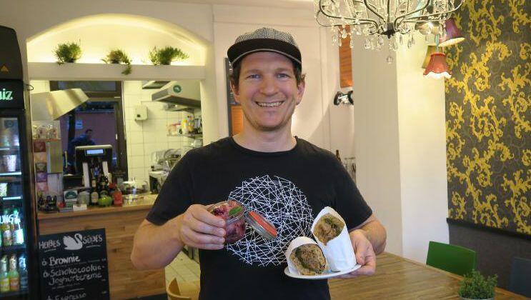 Robert von Schickfus bietet Sandwiches, Suppen und Salate an. Robert von Schickfus bietet Sandwiches, Suppen und Salate an.