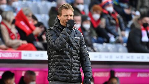 Wem vertraut Nagelsmann zukünftig neben Kimmich im Mittelfeld? Corentin Tolisso wird wohl gehen. Kommt Gravenberch von Ajax Amsterdam?