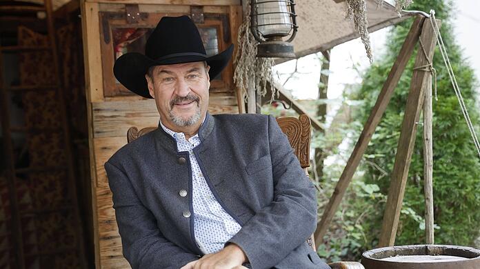 Ein Termin, ganz nach dem Geschmack von Markus Söder, wie es scheint: 111 Jahre Cowboy-Club München 1913 - da darf der Ministerpräsident natürlich nicht fehlen. Und der passende Hut auch nicht.