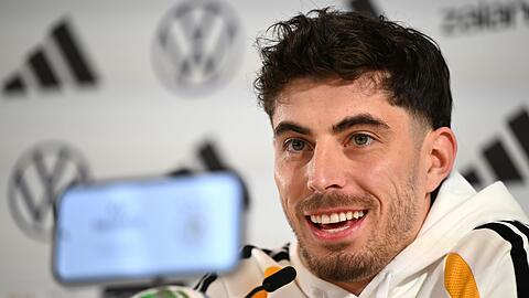 Kai Havertz spricht bei der DFB-Pressekonferenz.