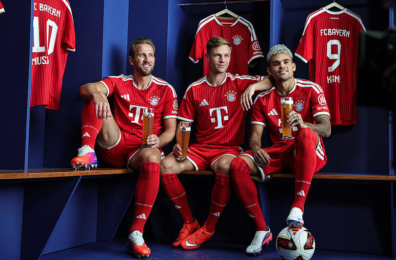 Die Stars des FC Bayern beim alljährlichen Lederhosen-Shooting von Paulaner. Die Stars des FC Bayern beim alljährlichen Lederhosen-Shooting von Paulaner.