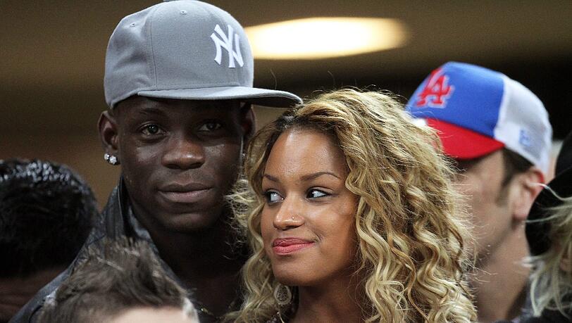 Fanny Neguesha zusammen mit Mario Balotelli Fanny Neguesha zusammen mit Mario Balotelli
