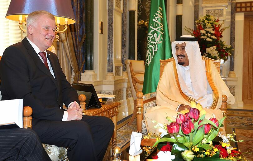Monarchen unter sich: Horst Seehofer mit Saudi-Arabiens König Salman.
