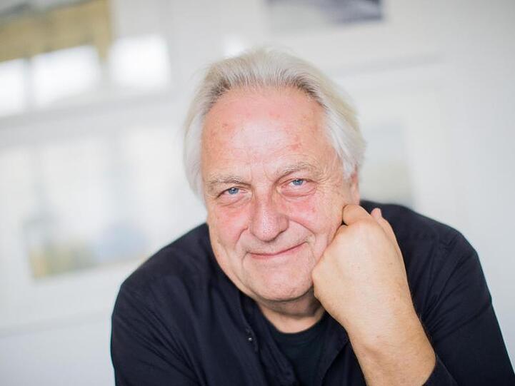 Helge Achenbac hat sich verlobt.
