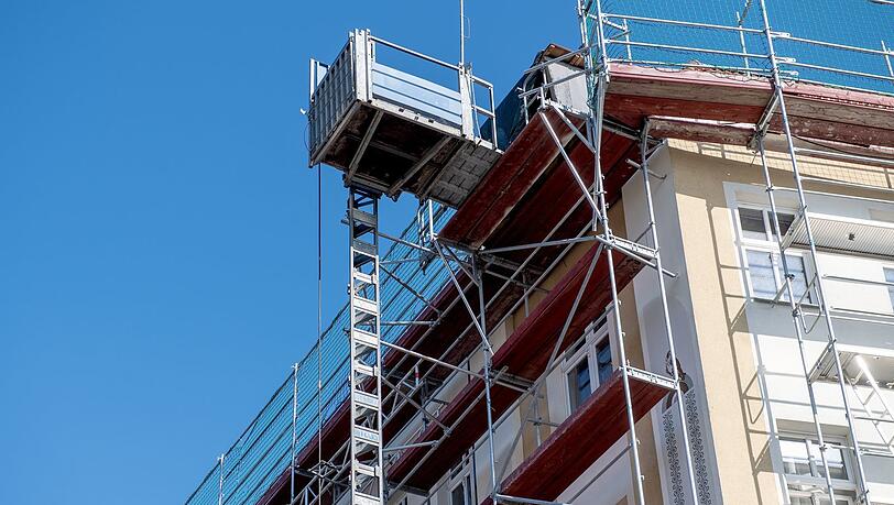 Streit, lange Diskussionen und versteckte Kosten: Gerade, wenn am Haus Arbeiten anstehen, verlieren Wohnungseigentümer oft den Überblick: Das sollte aber nicht sein.