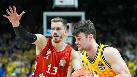 Spielen sie bald in der NBA Europe gegeneinander? Bayerns Andreas Obst (links) und Alba-Profi Jonas Mattisseck. (Archivfoto)