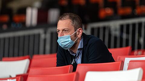 Bayerns Sportdirektor Daniele Baiesi hinterfragt nach dem frühen Aus der Basketballer seine eigene Kaderplanung.