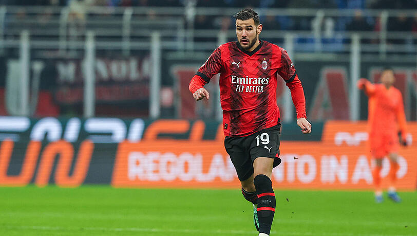 Theo Hernández steht noch bis 2026 bei der AC Mailand unter Vertrag. Theo Hernández steht noch bis 2026 bei der AC Mailand unter Vertrag.