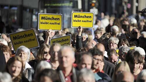 Anlaß für den Protest war ein Neonazi-Aufmarsch. Anlaß für den Protest war ein Neonazi-Aufmarsch.
