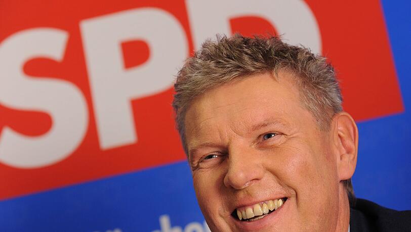 Das ist er also, der rote OB-Kandidat für München: Dieter Reiter bekam von seiner Partei eine breite Mehrheit. Das ist er also, der rote OB-Kandidat für München: Dieter Reiter bekam von seiner Partei eine breite Mehrheit.