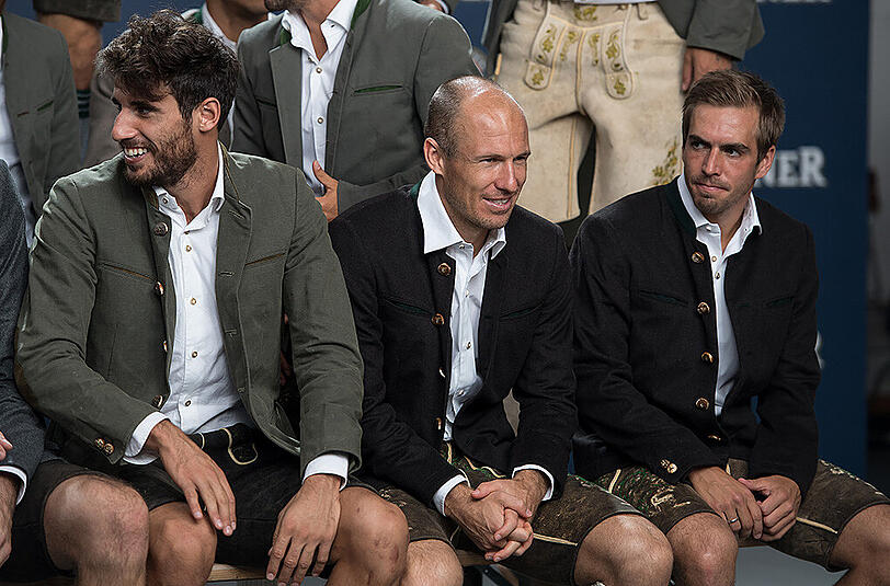 Fesch in der Ledernen: Javi Martinez (l.), der derzeit noch verletzte Arjen Robben (m.) und Kapitän Philipp Lahm.