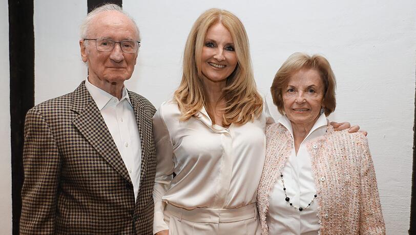 Frauke Ludowig mit ihren Eltern Franz und Helga. Frauke Ludowig mit ihren Eltern Franz und Helga.