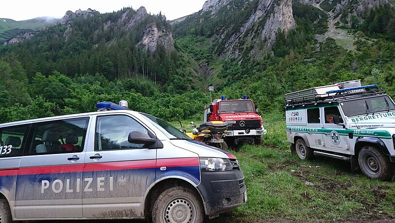 Rund 80 Meter ist ein Wanderer aus Bayern in den österreichischen Alpen abgestürzt - mit tödlichen Folgen. (Symbolbild)