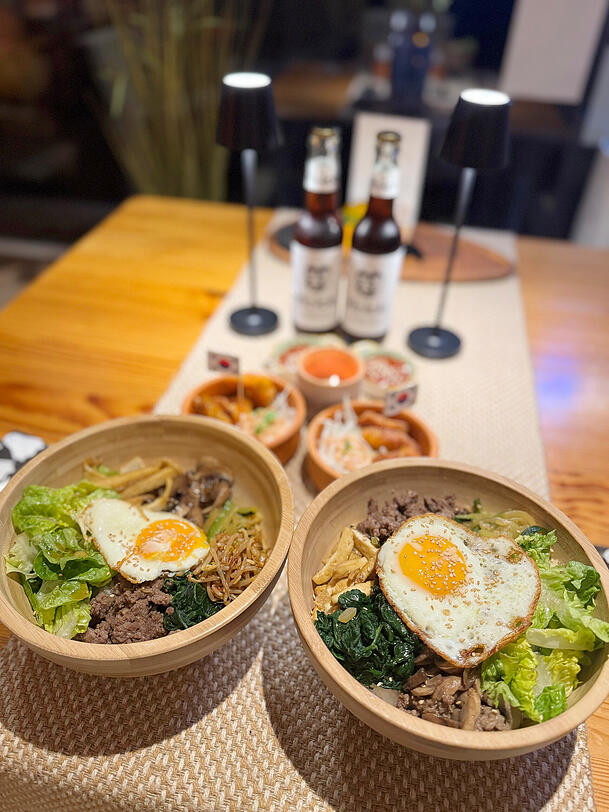 Das traditionelle koreanische Gericht Bibimbap. Das traditionelle koreanische Gericht Bibimbap.