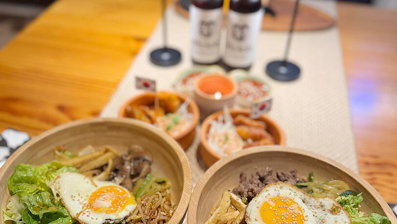 Das traditionelle koreanische Gericht Bibimbap. Das traditionelle koreanische Gericht Bibimbap.