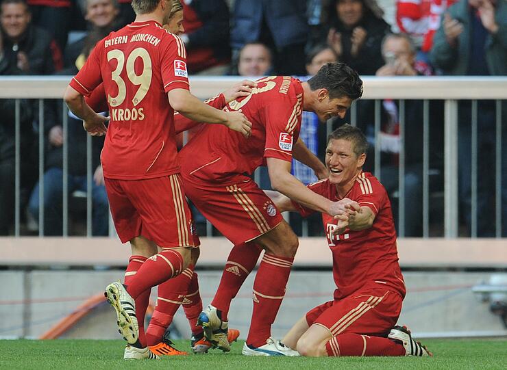 BASTIAN SCHWEINSTEIGER: Der Chef des Spiels, nicht nur des Bayern-Mittelfelds. Lenker und Torschütze mit Schmackes zum 2:0 (19.). Ein Infekt hatte ihn zuletzt stoppen können, die Nürnberger nicht. Ging leicht lädiert raus (71.). NOTE: 2