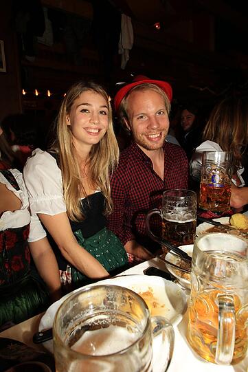 Auch Ludvig macht Musik als Singer-Songwriter.