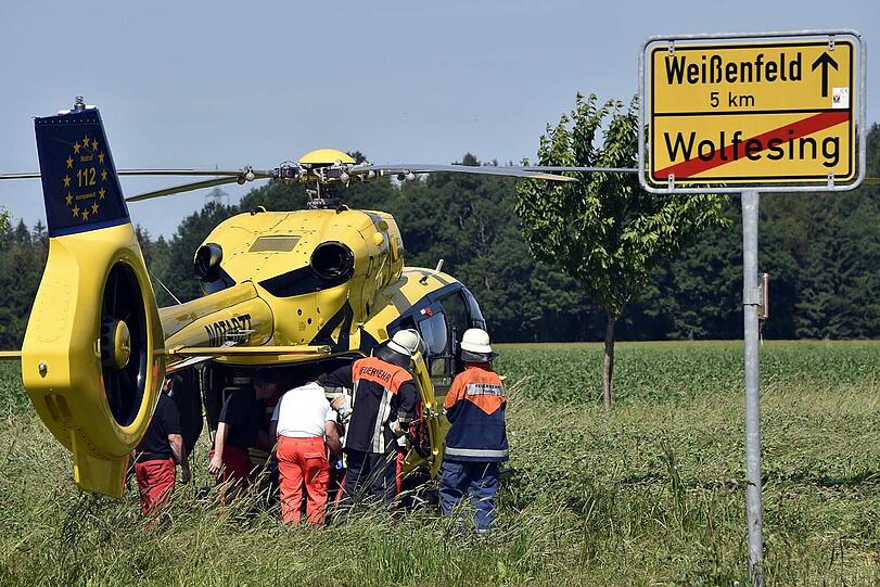 Schwer verletzt wurde der Quad-Fahrer in ein Krankenhaus geflogen.
