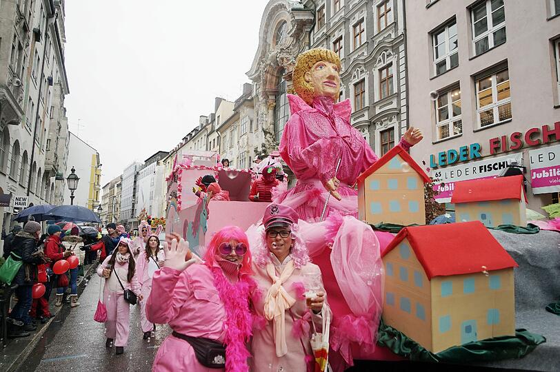 Kalt war's, aber lustig: So feierten die Damischen Ritter ihren Faschingsumzug in der Innenstadt. Die Bilder zum Durchklicken.