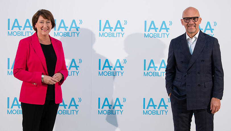 Hildegard Müller, Präsidentin des Verbandes der Automobilindustrie (VDA), und Klaus Dittrich, Vorsitzender der Geschäftsführung Messe München.