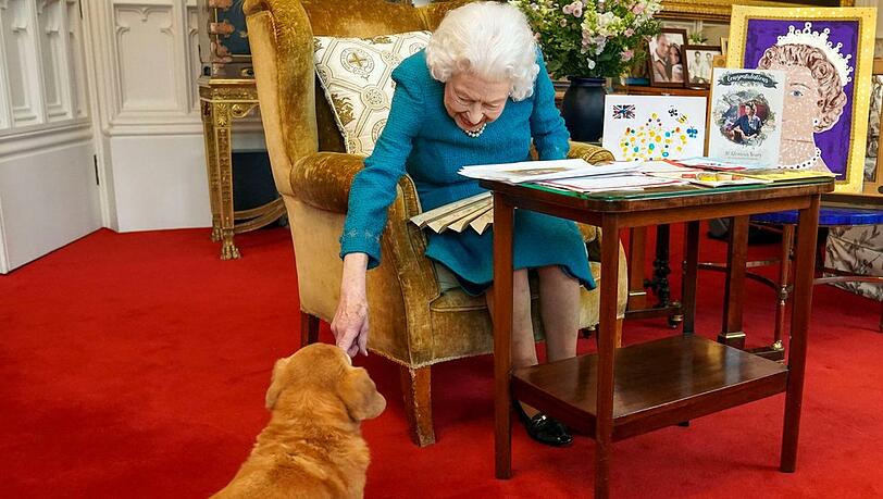 Königin Elizabeth II. zu ihrem Thronjubiläum mit Hündin Candy.