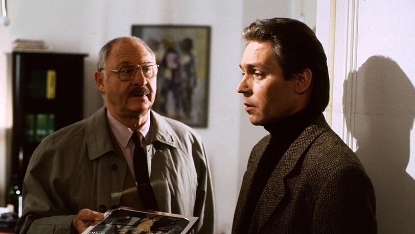 Jacques Breuer (rechts, mit Rolf Schimpf) in einer Episode der ZDF-Serie "Der Alte" (1996). Jacques Breuer (rechts, mit Rolf Schimpf) in einer Episode der ZDF-Serie "Der Alte" (1996).