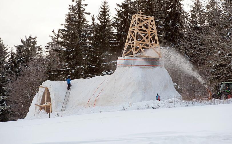Die Schneekirche ist täglich von 10.00 Uhr bis 18.00 Uhr, montags sogar bis 22.00 Uhr geöffnet.