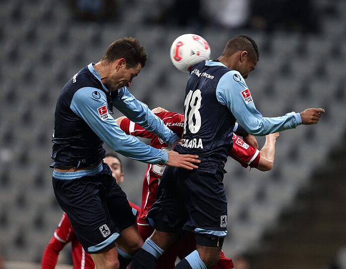 Erstes Pflichtspiel für die Löwen: Rob Friend und Ola Kamara.