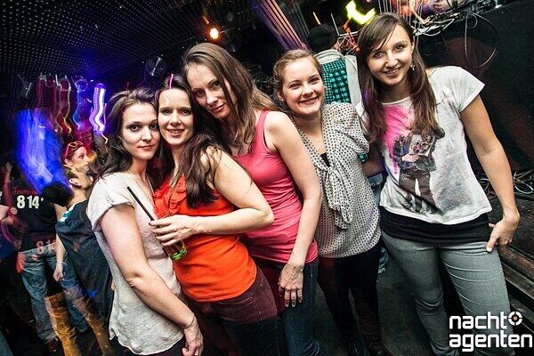 Feinsten Deep House und ausgelassene Stimmung gab es am Samstag im 8 Below. Mehr Fotos von dieser Party auf: www.nachtagenten.de